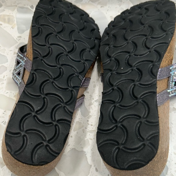 2 pairs of sandals - Picture 3 of 11